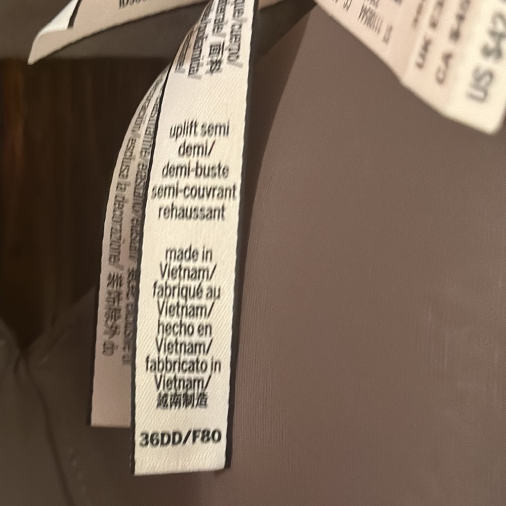Victoria’s Secret Demi uplift 36DD - Picture 4 of 4